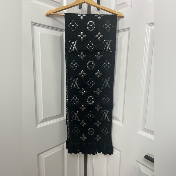 Louis vuitton black silver logomania shine monogram scarf wrap - Picture 2 of 4